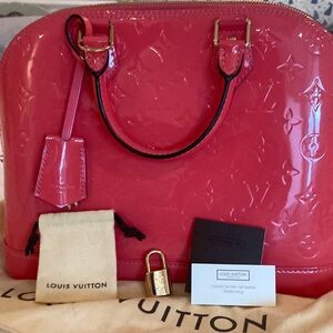 Authentic Beautiful Monogram Vernis Louis Vuitton Bag.
